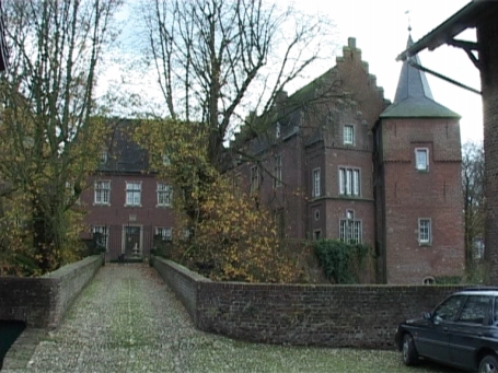Wassenberg-Birgelen : Elsumer Weg, Wasserschloss Elsum, das Schloss ist von einem Wassergraben umgeben und befindet sich in Privatbesitz.